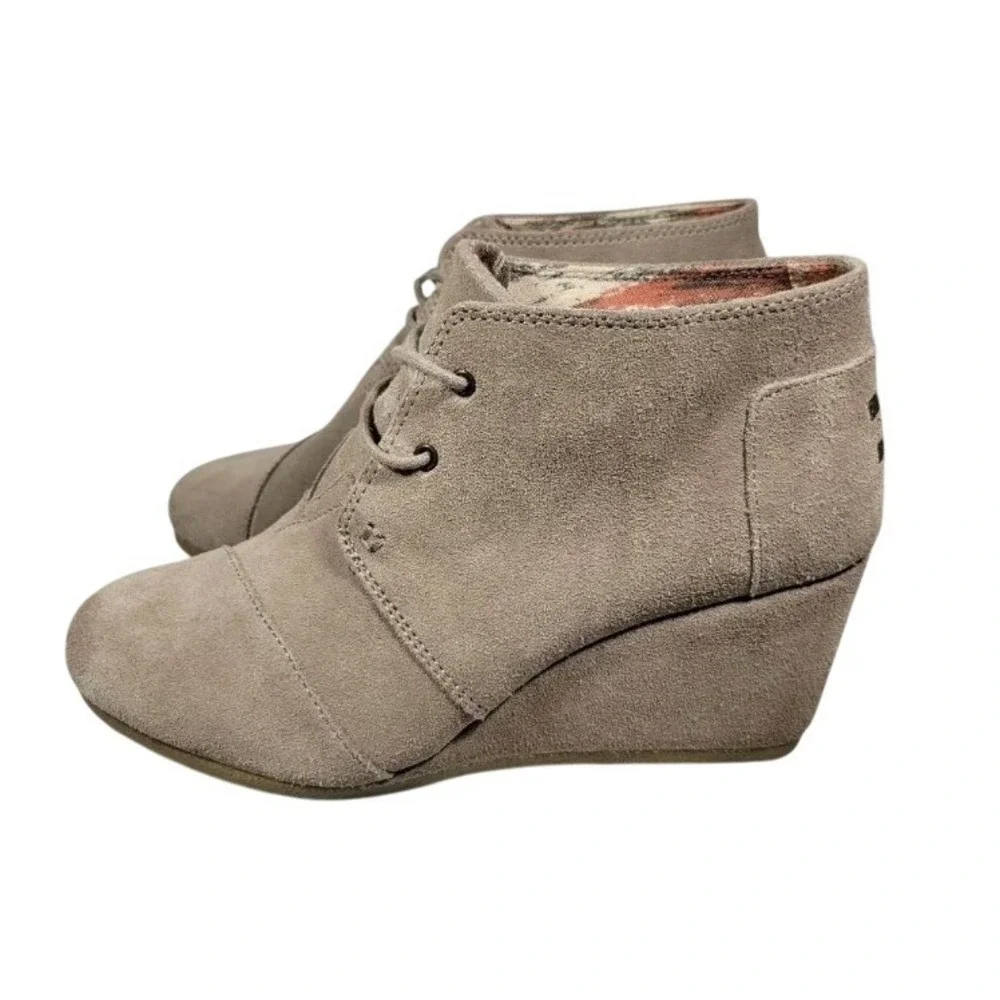 TOMS Desert Wedge Heel Taupe Suede Lace Up Ankle Booties Womens Size 9